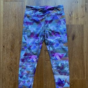 Lucy activewear leggings - purple triangle print